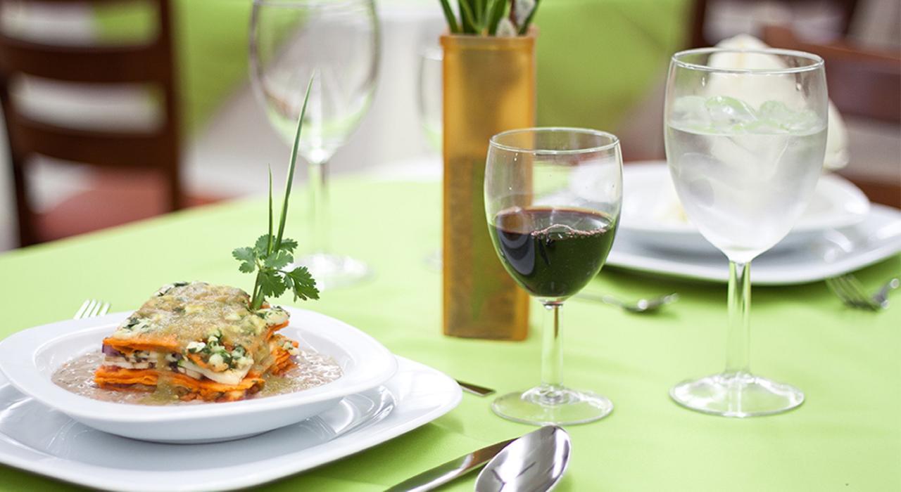 סילאו Hotel Ecce Inn & Spa מראה חיצוני תמונה A wine glass